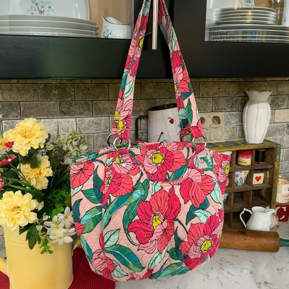 Vera Bradley Glenna Handbag 
Pattern: Vintage Floral